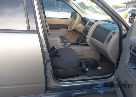 2010 Ford Escape Xlt z USA, uszkodzony, nr VIN 1FMCU0DG5AKA42500